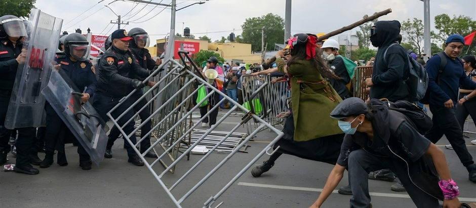 Caos en el Azteca: el bloque negro llegó donde la policía no estaba