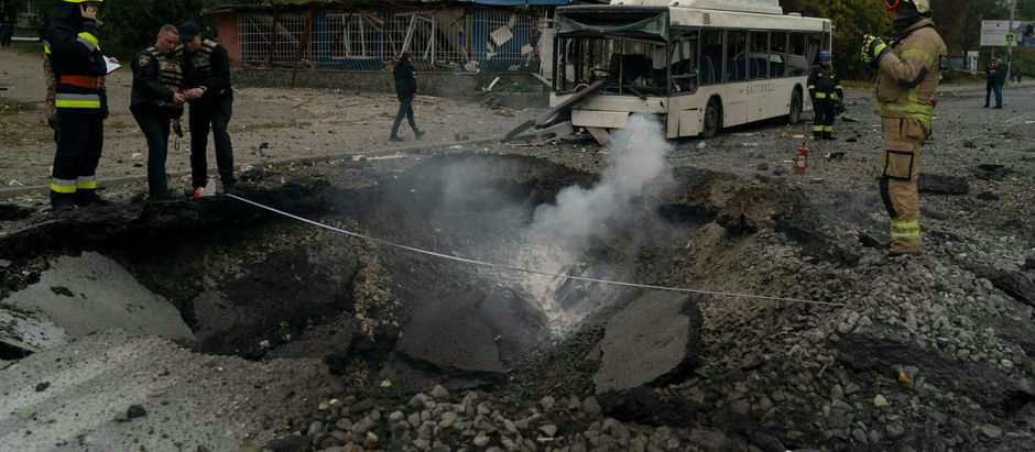 Ucrania bajo fuego; Rusia bombardea dejando imágenes de terror tras ataque