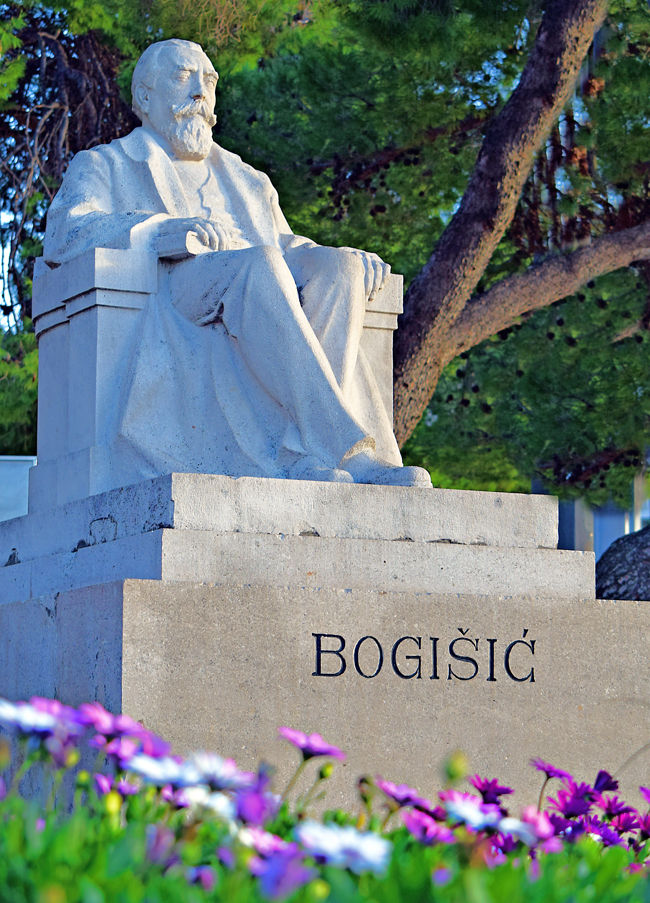 Spomenik Baltazaru Bogišiću 