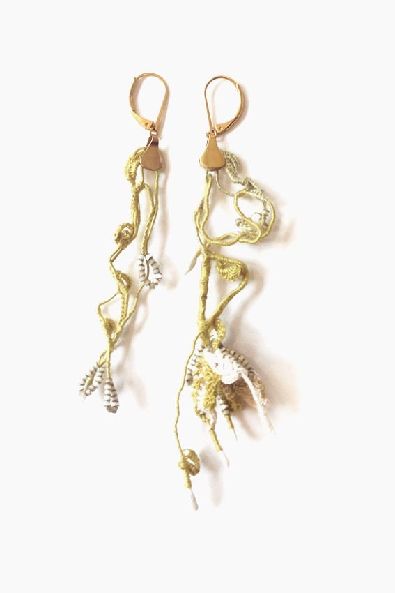Miniature : Bijoux // Boucles d'Oreilles Asymétriques "Floraison", Brodées Main