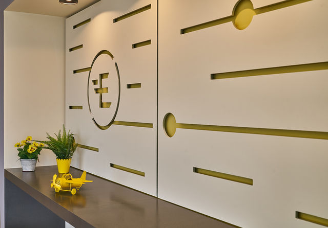 עיצוב פנים משרדי חברת אנדור -קיר עם חיתוך CNC