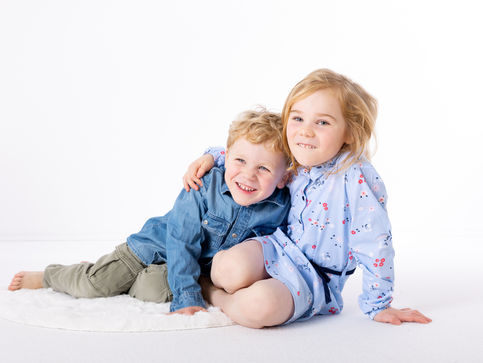 Familienfotografie
Geschwisterfotos
Fotostudio Dachau Schwabhausen