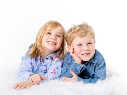 Familienfotografie
Geschwisterfotos
Fotostudio Dachau Schwabhausen