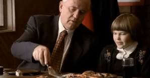 GORBACHOV EN UN LOCAL DE PIZZA HUT