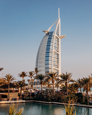 dubai-uae-november-04-2021-view-burj-al-arab-hotel-from-madinat-jumeirah-dubai-sunset-luxu