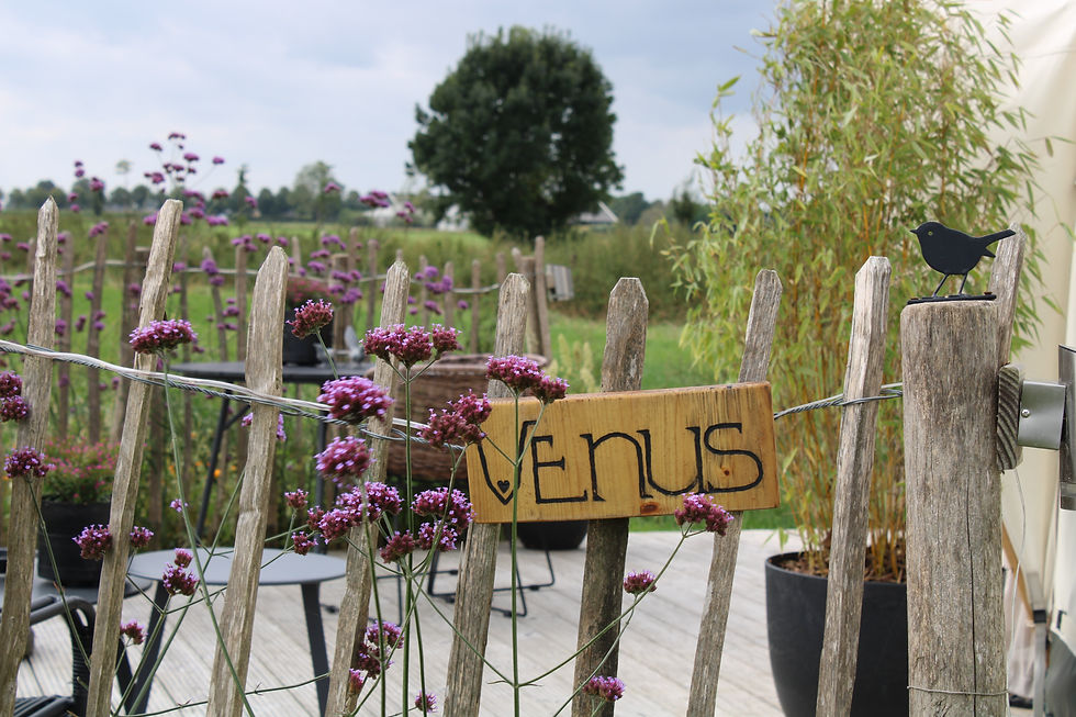 Yurt Toldijk Venus naambord