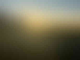 Ochtendgloren met zacht licht, aandachtig waarnemen hoe de dag begint en rust vanzelf terugkomt.