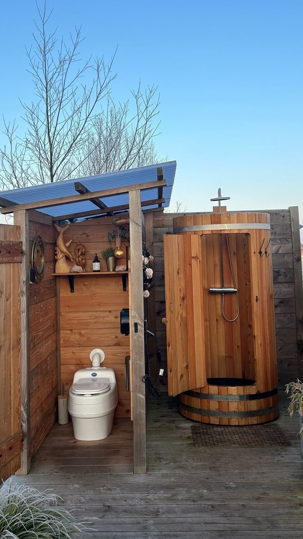 Buitensanitair in de winter – warme douche in de kou, voel je vrij in de natuur