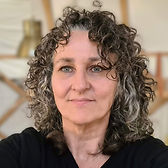 Celestine is yurtkeeper en door haar gastvrijheid geniet je van een warme ontvangst