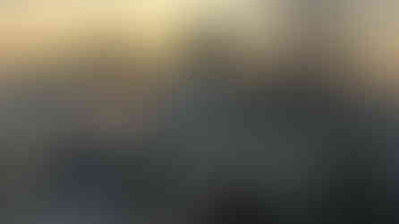 Yurt Orion gezien vanaf het terras van Sirius bij opkomende zon en vorst.