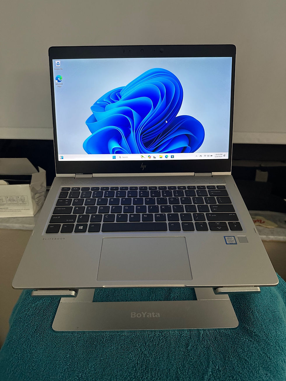 Thumbnail: Full screen of a HP Elite book laptop