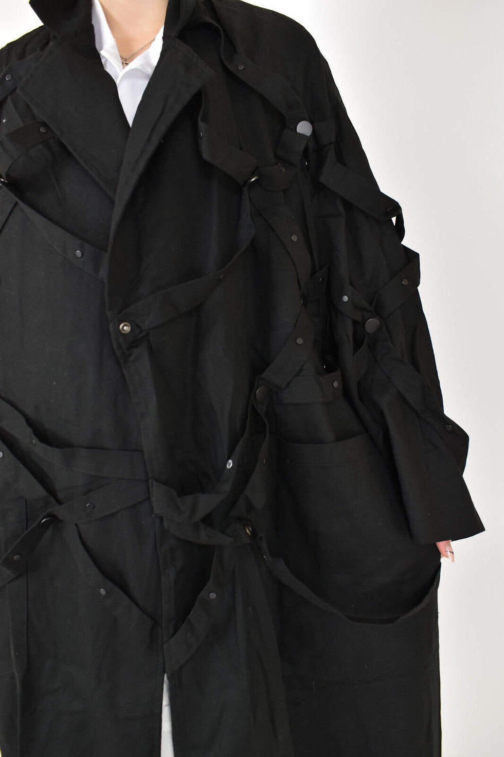 Thumbnail: CRAZY H4 black cotton strap long coat