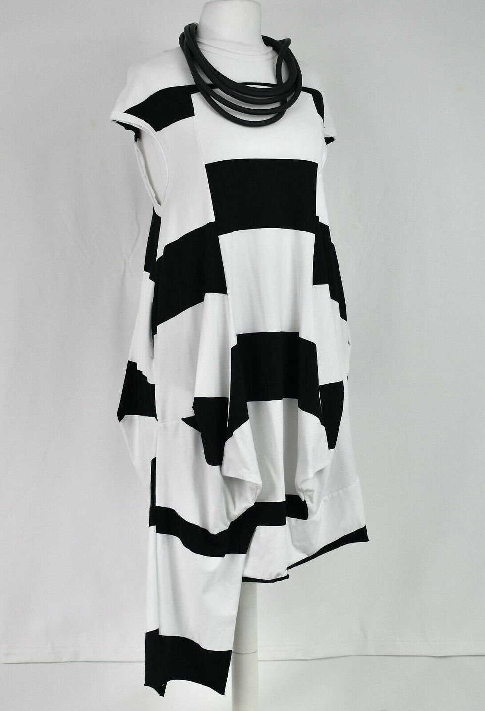 Thumbnail: CREARE Black & White Asymmetric Cotton Dress