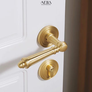 ประตูไม้สักใส่คู่กับ มือจับประตู ทองเหลือง สีอะไรสวย