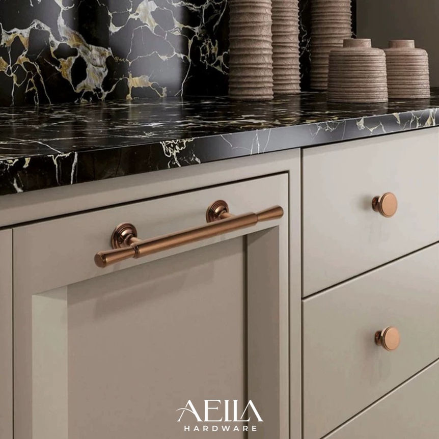 มือจับก้านโยกรุ่นพิเศษ  - A805-178, ประตูตู้ครัวสีเบจพร้อมมือจับทองแดง AELLA HARDWARE