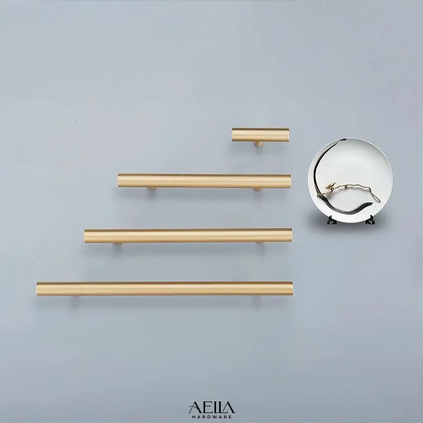 มือจับเฟอร์นิเจอร์สีทองหลายขนาด พร้อมจานเงิน AELLA HARDWARE