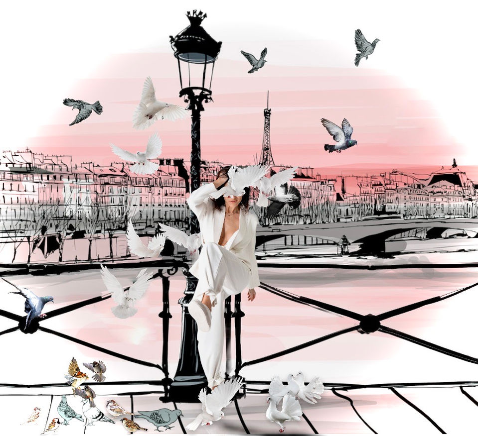 Sur le pond des Arts a Paris la mariée porte un tailleur pantalon blanc.