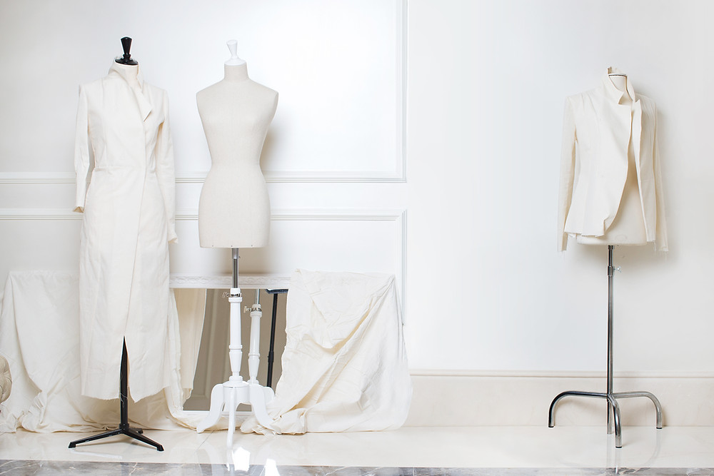 Mannequin de bois, mannequin de travail; mannequin de couture; atelier de création; essayage;