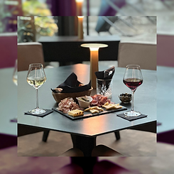 Une sélection de vins et de produits régionaux pour rendre chaque occasion inoubliable.png