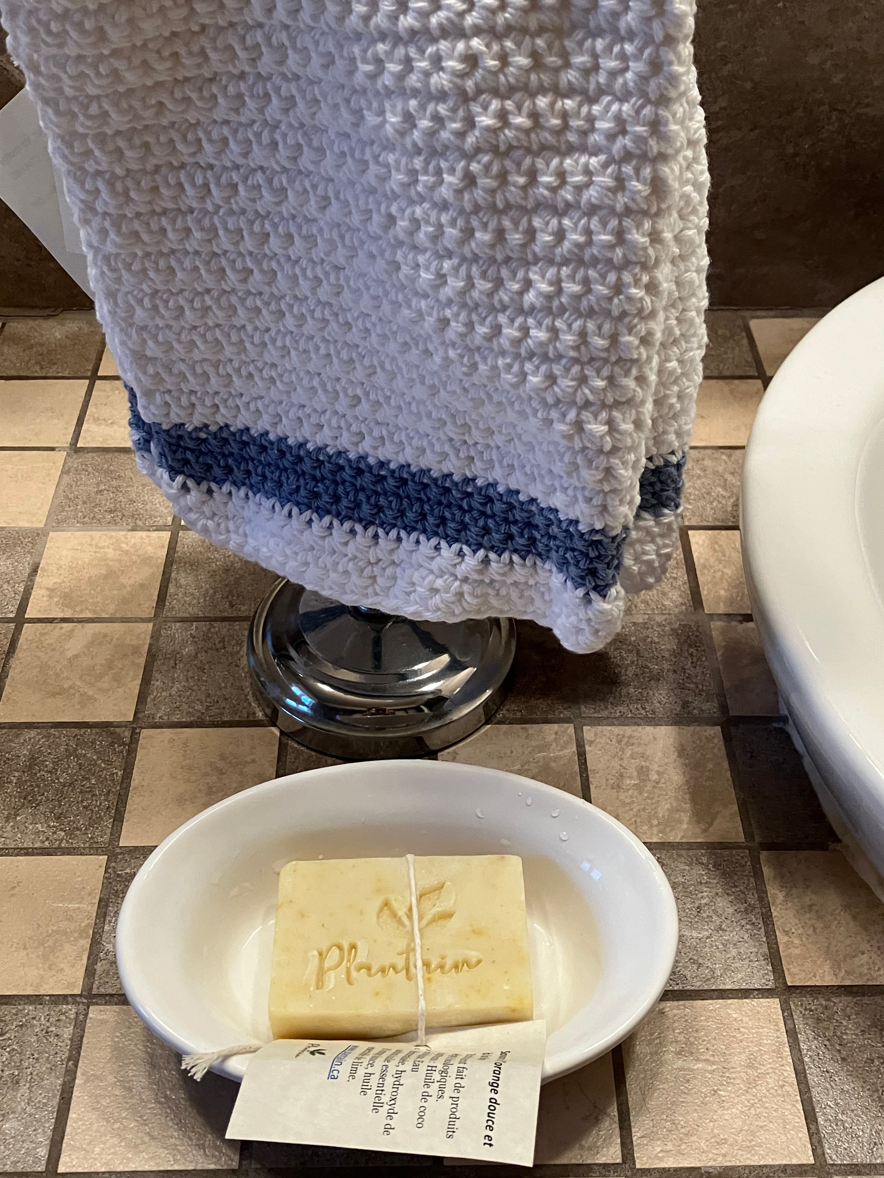 Serviette à main rayée bleu ciel