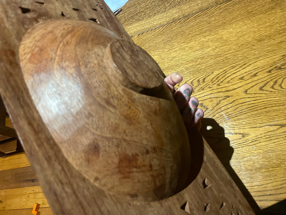 Miniaturbild: Finely carved antique Tahitian bowl. 1920s