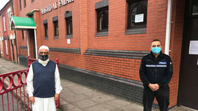 Generous donation made to Leicestershire Police from local Muslim community