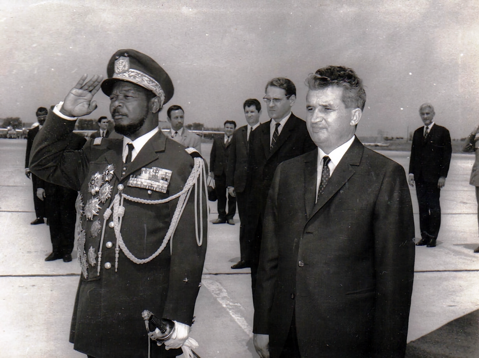 Visita del presidente rumano Ceaușescu a RCA  en julio de 1970, a su lado se encuentra Jean-Bédele Bokassa. Crédito foto: Online communism photo collection [photo #Z260].