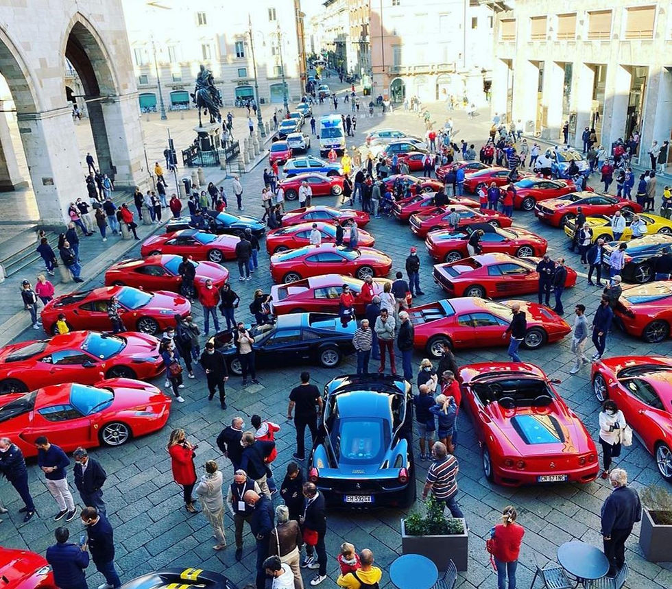 Ferrari in Piazza Cavalli a Piacenza