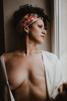 sesja kobieca po mastektomii, sesja kobieca, sesja kobieca Kraków, sesja kobieca Wieliczka, sesja kobieca Niepołomice, sesja sensualna Kraków, fotograf Kraków, fotografka Kraków, Justyna Grabska Fotografia, życie po mastektomii, mastektomia.