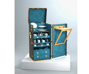 DRINKING TEA ON THE GO IN TRUE FRENCH STYLE!