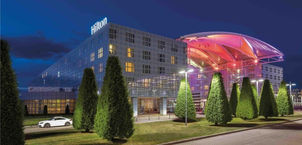 HILTON MUNICH AIRPORT: ELEVATING LUXURY AT 99 STEPS FROM TAKEOFF