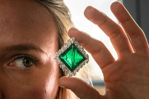 AGA KHAN EMERALD BREAKS WORLD RECORD AT CHRISTIE'S AUCTION