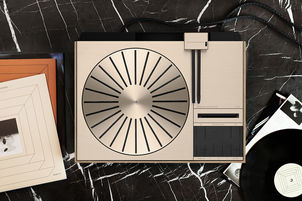 BANG & OLUFSEN UNVEILS THE BEOGRAM 4000c TURNTABLE
