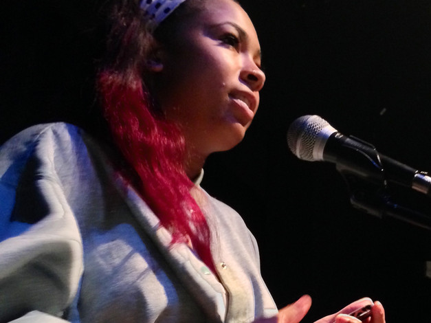 Singer Amanda performs at Long Beach HeART Sessions