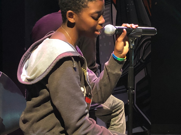 Mac performs at Long Beach HeART Sessions
