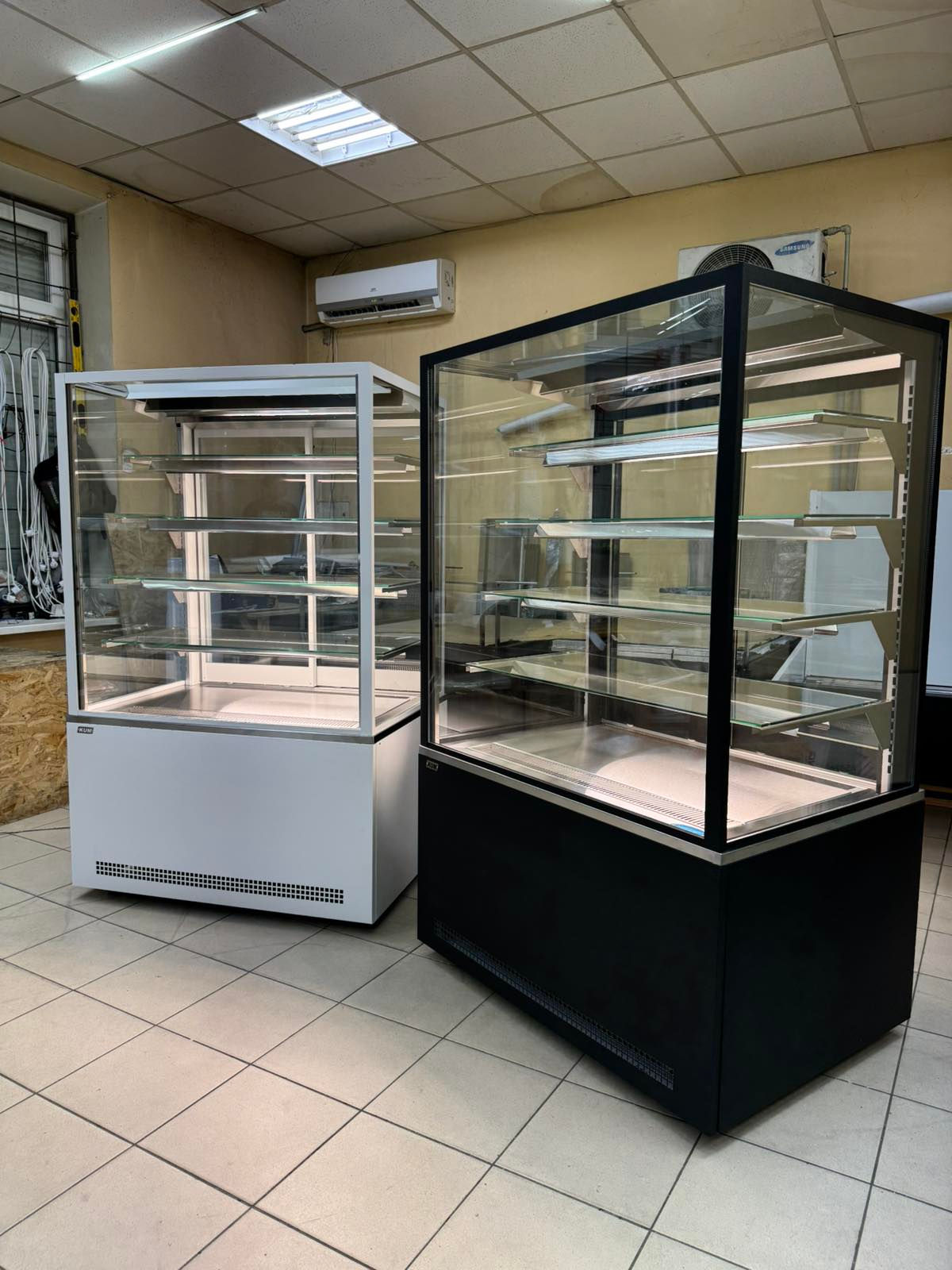 Кондитерська вітрина Kum Eclair 1,2м (3 полички). Купол склопакет