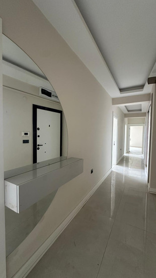 Uzunlar Emlak'tan Merkezi Konumda, Geniş ve Konforlu 4+1 Daire