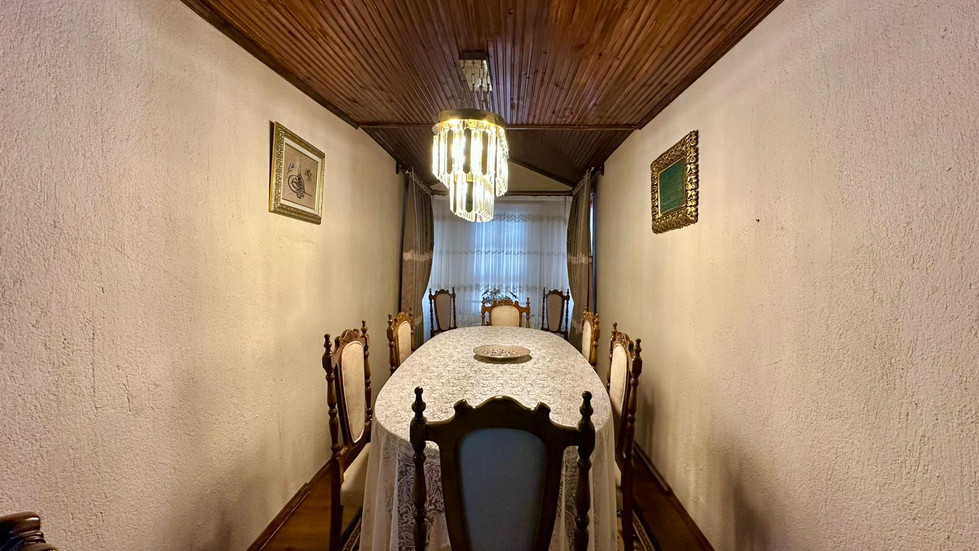 Uzunlar Emlak'tan, Şehrin merkezinde, tarihin sessiz adımlarını bugün hâlâ hissettiren 1908 yapımı eşsiz bir Osmanlı Konağı…