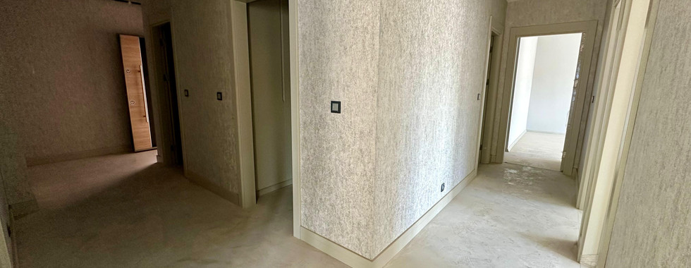 Afyonkarahisar’ın prestijli bölgelerinden Ali Çetinkaya Mahallesi’nde, eski stadyum mevkiinde yer alan 147 m² genişliğindeki dairemiz, konfor ve kaliteyi bir arada sunuyor.