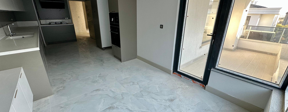 Afyonkarahisar’ın prestijli bölgelerinden Ali Çetinkaya Mahallesi’nde, eski stadyum mevkiinde yer alan 147 m² genişliğindeki dairemiz, konfor ve kaliteyi bir arada sunuyor.