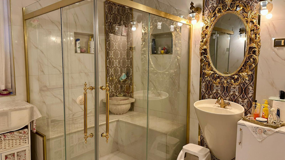 Uzunlar Emlak'tan, Şehrin merkezinde, tarihin sessiz adımlarını bugün hâlâ hissettiren 1908 yapımı eşsiz bir Osmanlı Konağı…