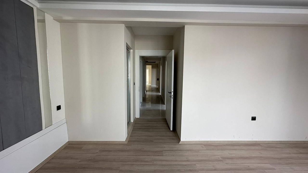 Uzunlar Emlak'tan Merkezi Konumda, Geniş ve Konforlu 4+1 Daire