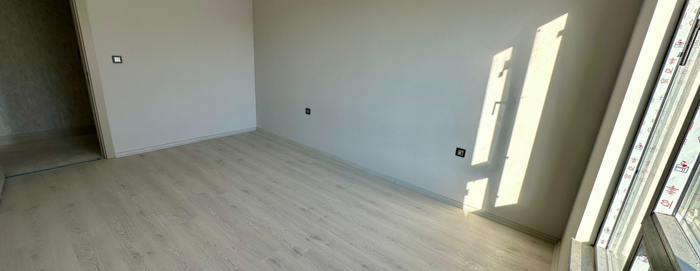 Afyonkarahisar’ın prestijli bölgelerinden Ali Çetinkaya Mahallesi’nde, eski stadyum mevkiinde yer alan 147 m² genişliğindeki dairemiz, konfor ve kaliteyi bir arada sunuyor.