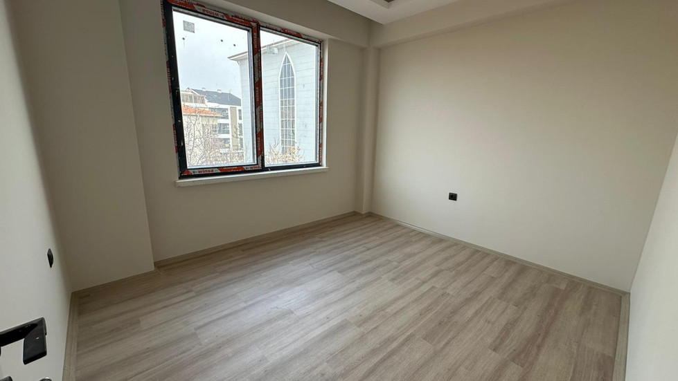 Uzunlar Emlak'tan Merkezi Konumda, Geniş ve Konforlu 4+1 Daire