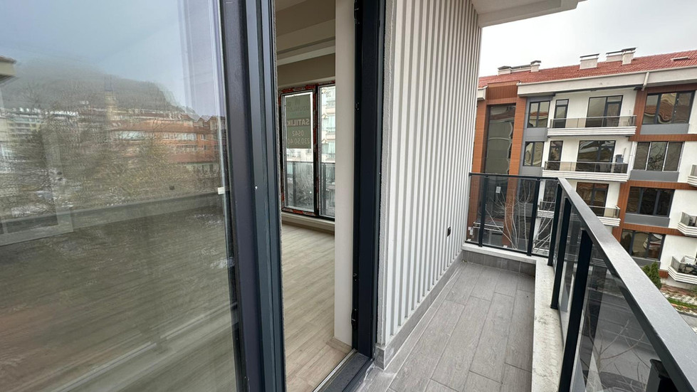 Uzunlar Emlak'tan Merkezi Konumda, Geniş ve Konforlu 4+1 Daire