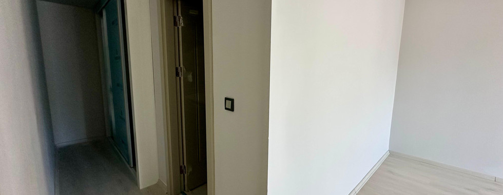 Afyonkarahisar’ın prestijli bölgelerinden Ali Çetinkaya Mahallesi’nde, eski stadyum mevkiinde yer alan 147 m² genişliğindeki dairemiz, konfor ve kaliteyi bir arada sunuyor.