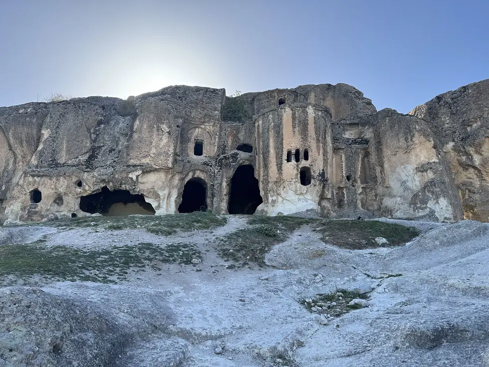 Her yıl ortalama 2 milyon turistin gezdiği ve konakladığı Frigya'ya ilginin sürekli artması için çalışmalar sürüyor.