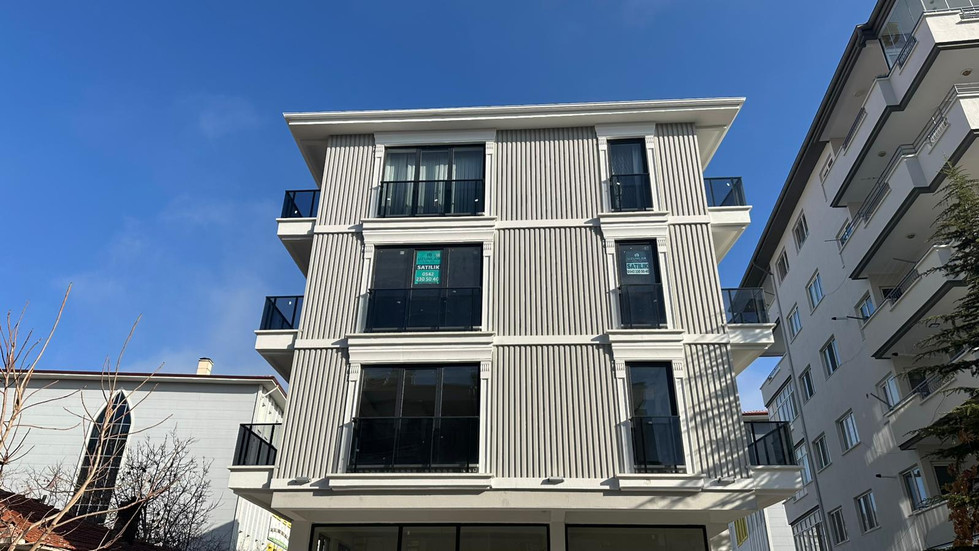 Uzunlar Emlak'tan Merkezi Konumda, Geniş ve Konforlu 4+1 Daire