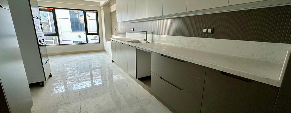 Afyonkarahisar’ın prestijli bölgelerinden Ali Çetinkaya Mahallesi’nde, eski stadyum mevkiinde yer alan 147 m² genişliğindeki dairemiz, konfor ve kaliteyi bir arada sunuyor.