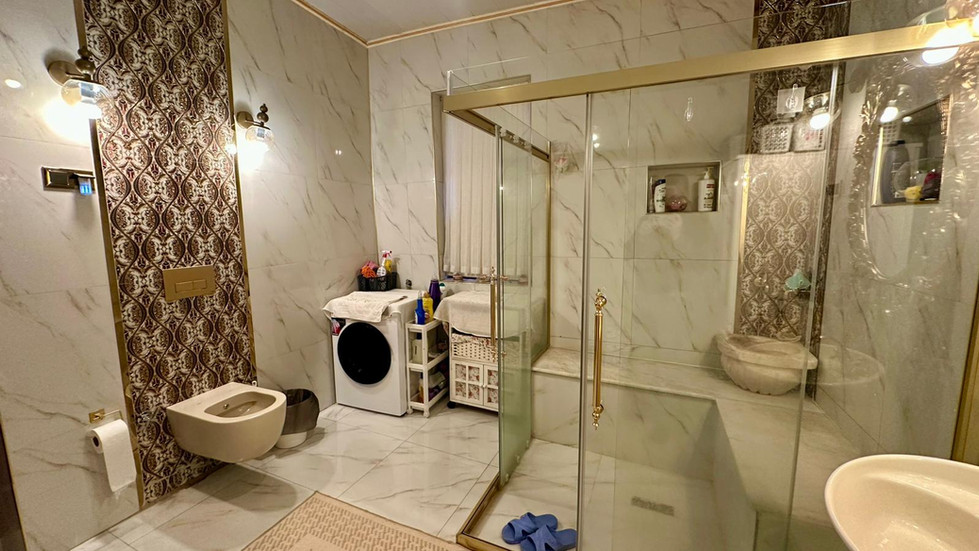 Uzunlar Emlak'tan, Şehrin merkezinde, tarihin sessiz adımlarını bugün hâlâ hissettiren 1908 yapımı eşsiz bir Osmanlı Konağı…